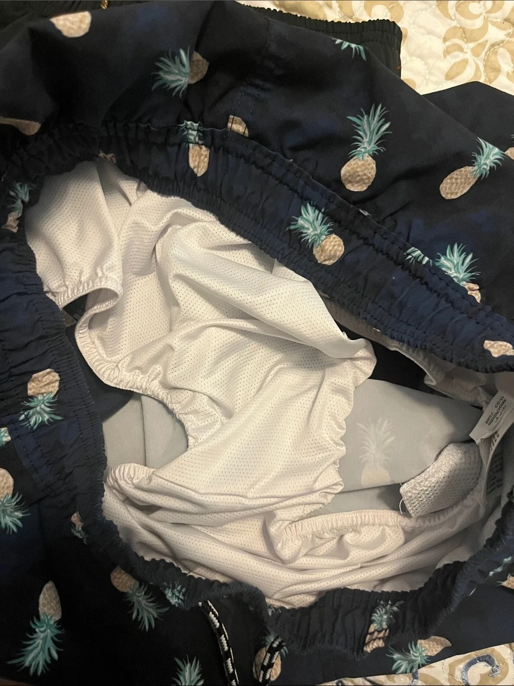 American eagle men’s swim trunks. Navy with pineapples. Size small 5in inseam